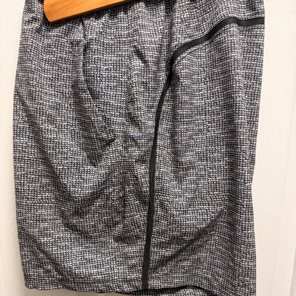 Like New- Lululemon Pace Breaker 7” Shorts - Linerless